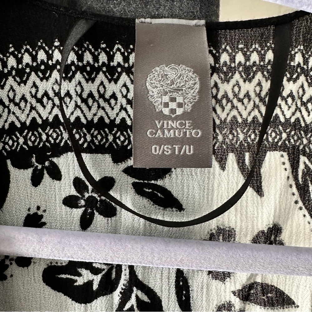 Vince Camuto Black and White Floral Kimono - Picture 5 of 6